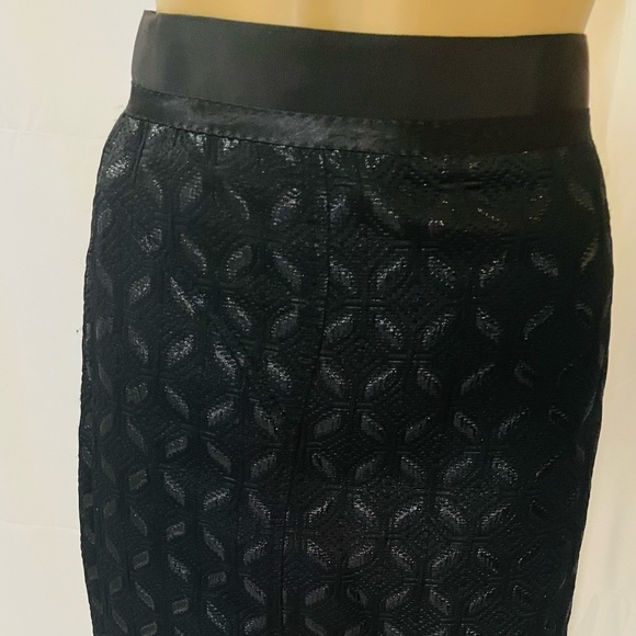 Ann Taylor Dresses & Skirts - NWOT Ann Taylor black & Silver beautiful skirt. Size 10